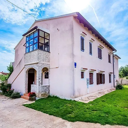 Apartment Vitomir *